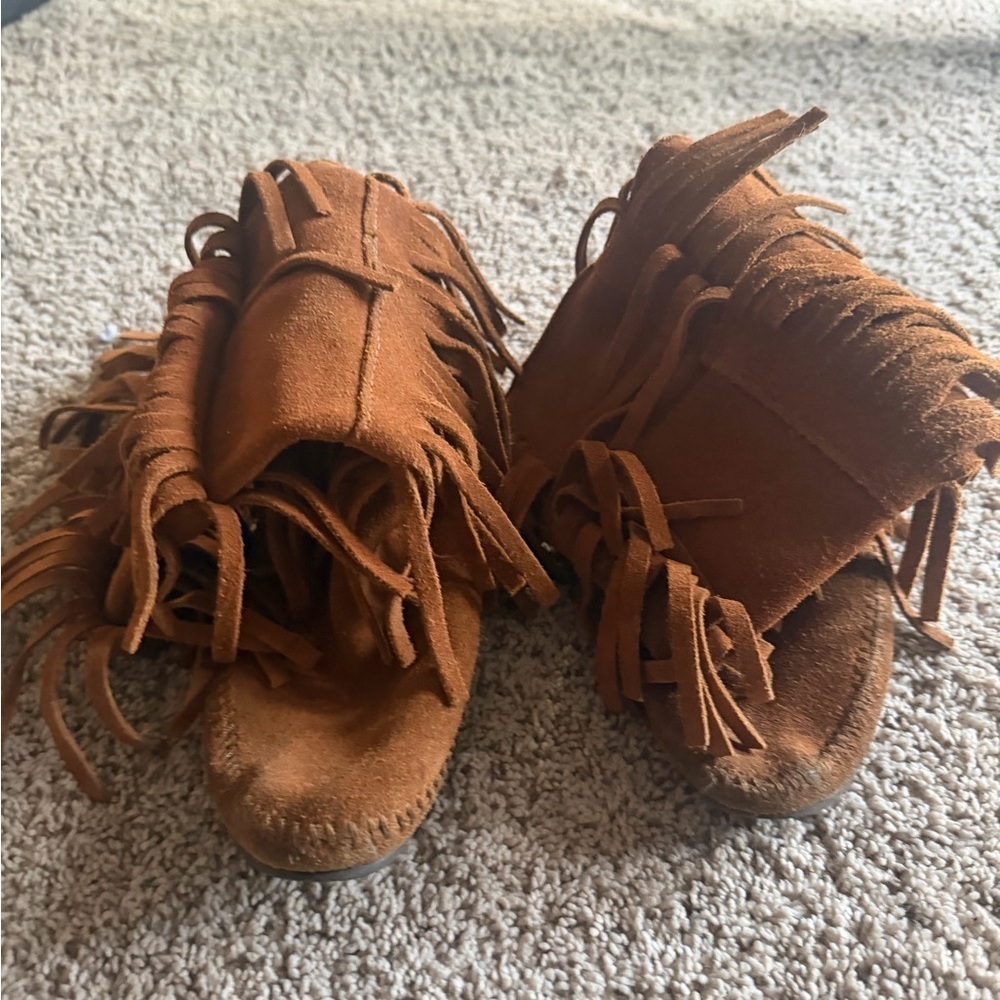 Women’s Brown Fringe Minnetonka Mid-Calf Boots​​​ - Picture 3 of 8